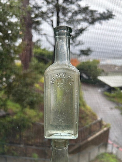 VINTAGE 1800S RENNE'S MAGIC OIL PAIN KILLING MEDICINE BOTTLE: 6