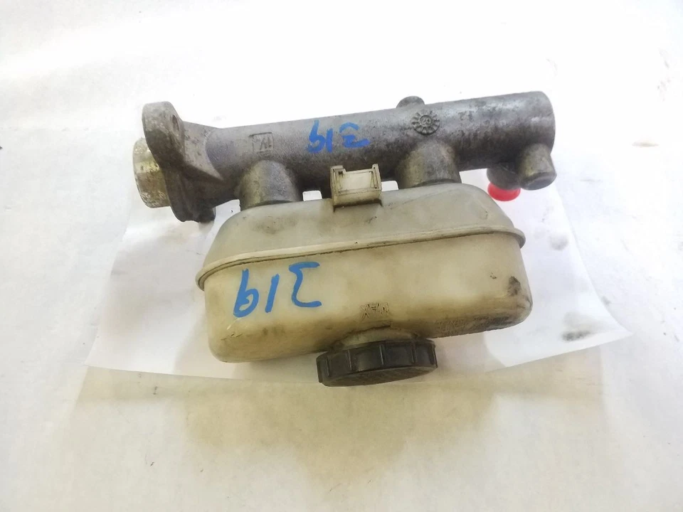 Brake Master Cylinder Thru 8500 GVW | 适合 1987 - 1993 福特 F250 F350 — 第 3/4 张图片