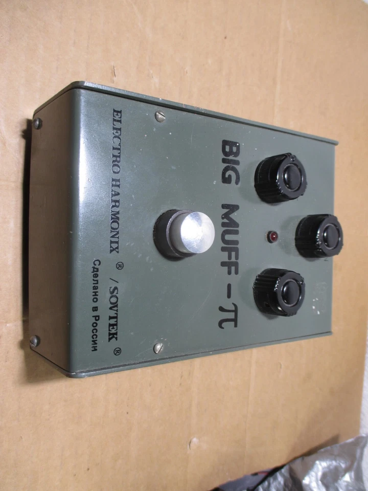 Sovtek Big Muff Pi Green Russian Bubble Font Guitar FX Fuzz Pedal & Box see pic - Image 1 of 3