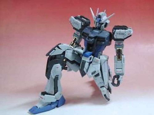 RG 1/144 GAT-X 105 Strike Gundam deactivation mode Bandai Gunpla From Japan - Picture 5 of 8