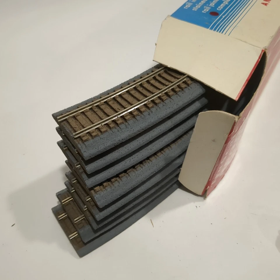 Tru-Scale HO READY-TRACK 20"R Curved - 8 Pieces Complete Circle NS Open Box - Image 2 of 4