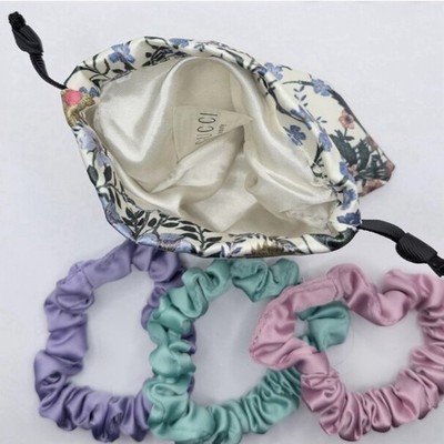 GUCCI Beauty Floral Pouch + 3 Silk Scrunchies Set BN Sealed  display picture 3