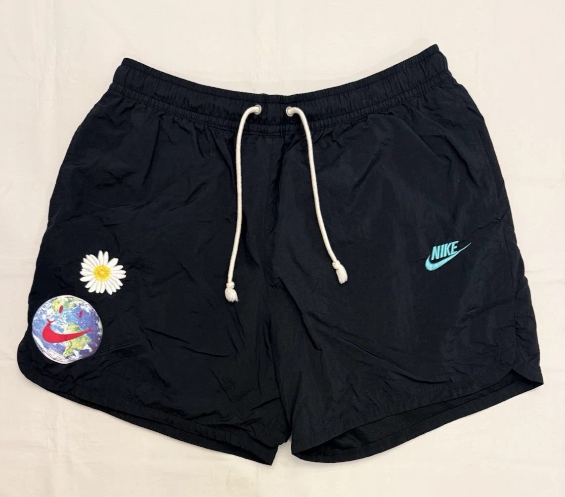 2022 Nike Sportswear Daisy Smiley Earth Woven Mens Black XL Shorts DM5057-010