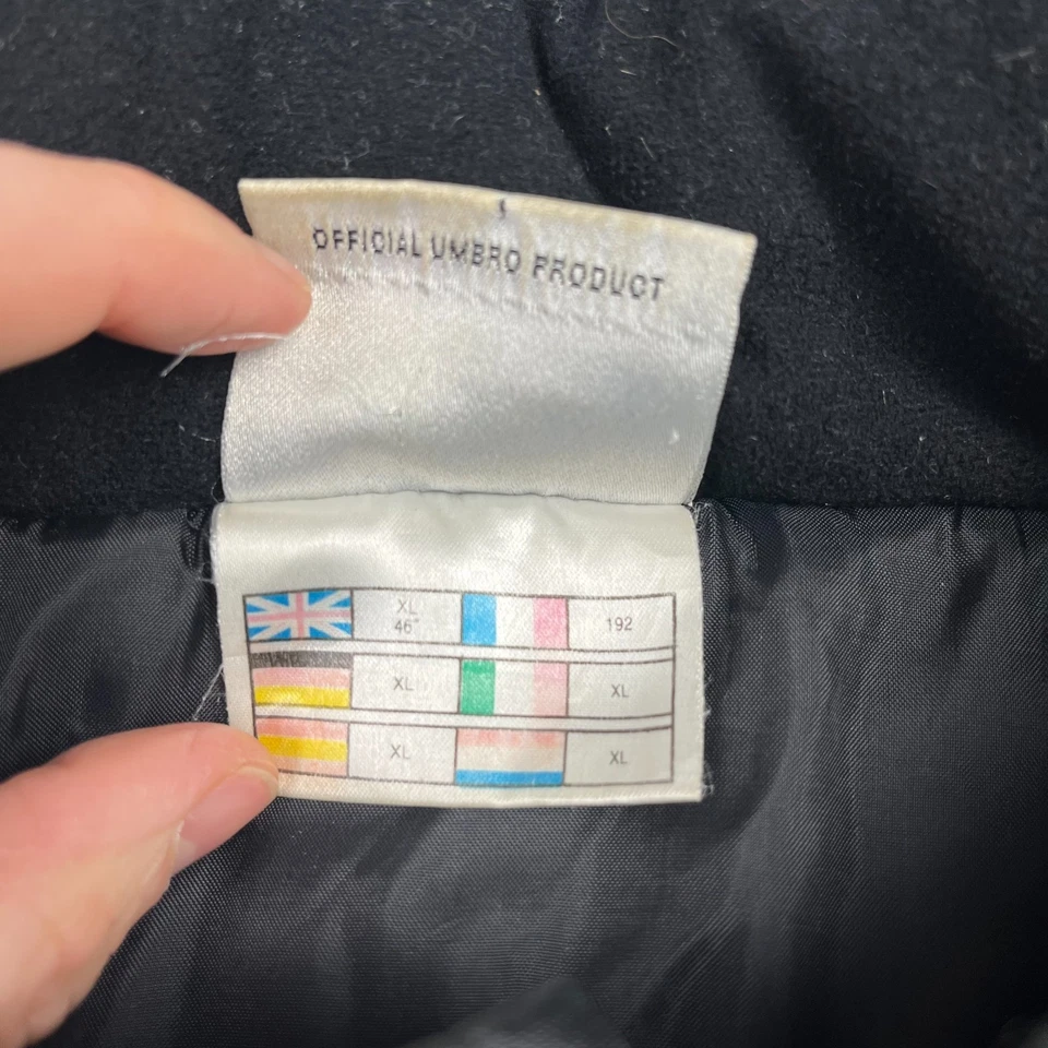 Umbro Jacket Mens XL Black Nylon Winter Coat Warm Insulated Zip Pockets Football - Image 3 of 4