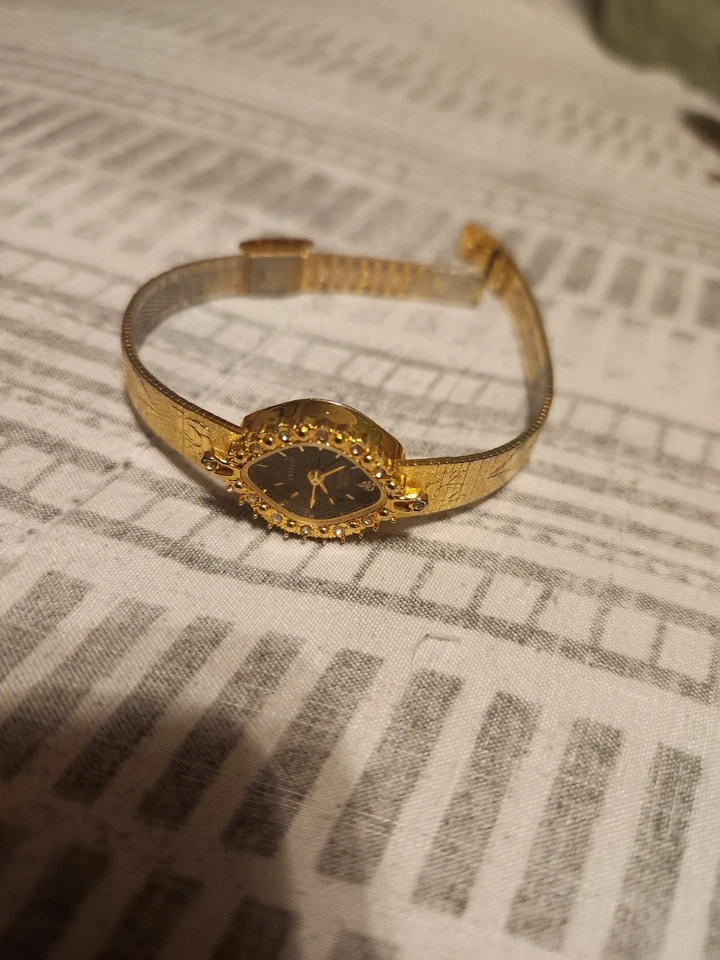 Vintage Elgin Galaxie Relógio Feminino Tom Dourado Design Floral Mostrador Preto Quartzo Str - Imagem 3 de 4