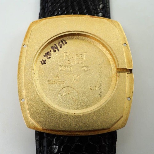 Piaget Vintage Cushion Ref. 9741 18k Yellow Gold Manual Wind 29 mm 1970s - Picture 13 of 15
