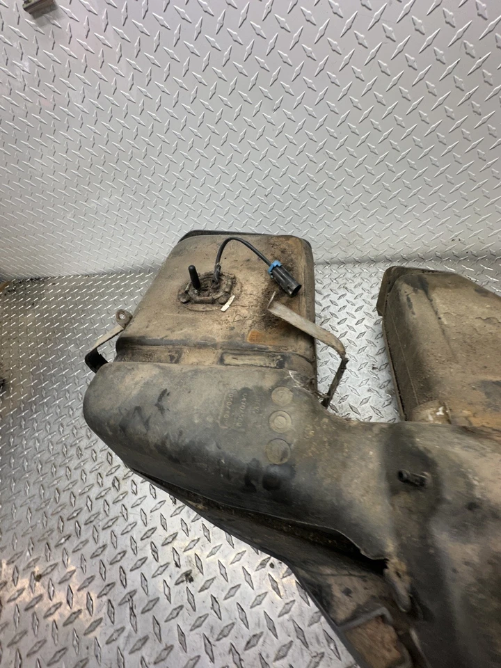 ARCTIC CAT 500 2005 4X4 tanque de combustible automático de gasolina con tapa transmisor y bandeja Foto 4 de 4