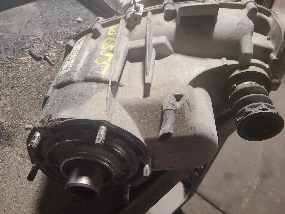 Used Transfer Case Assembly fits: 2015 Chevrolet Suburban 1500 transfer case opt - Изображение 3 из 4