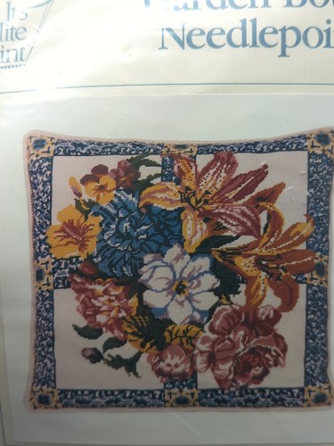 Kit de almohada de punta de aguja de lana para ramo de jardín It's Polite to Point Winterthur 1991 - Imagen 4 de 14
