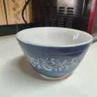 Pyrex Colonial Mist #401 Mixing/Nesting Bowl. 5-3/4"W x 3-1/4"H