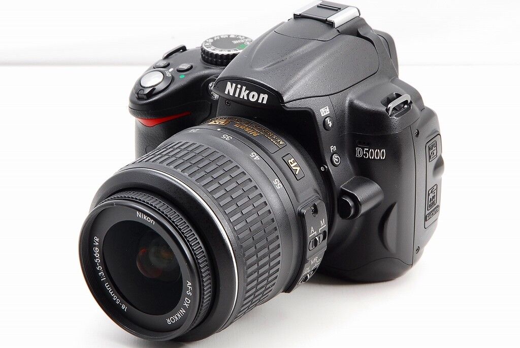 Nikon D5000 12.3MP AF-S Nikkor 18-55mm VR Lens Kit DSLR Nikon D5000 12.3MP AF-S Nikkor 18-55mm VR Lens Kit DSLR