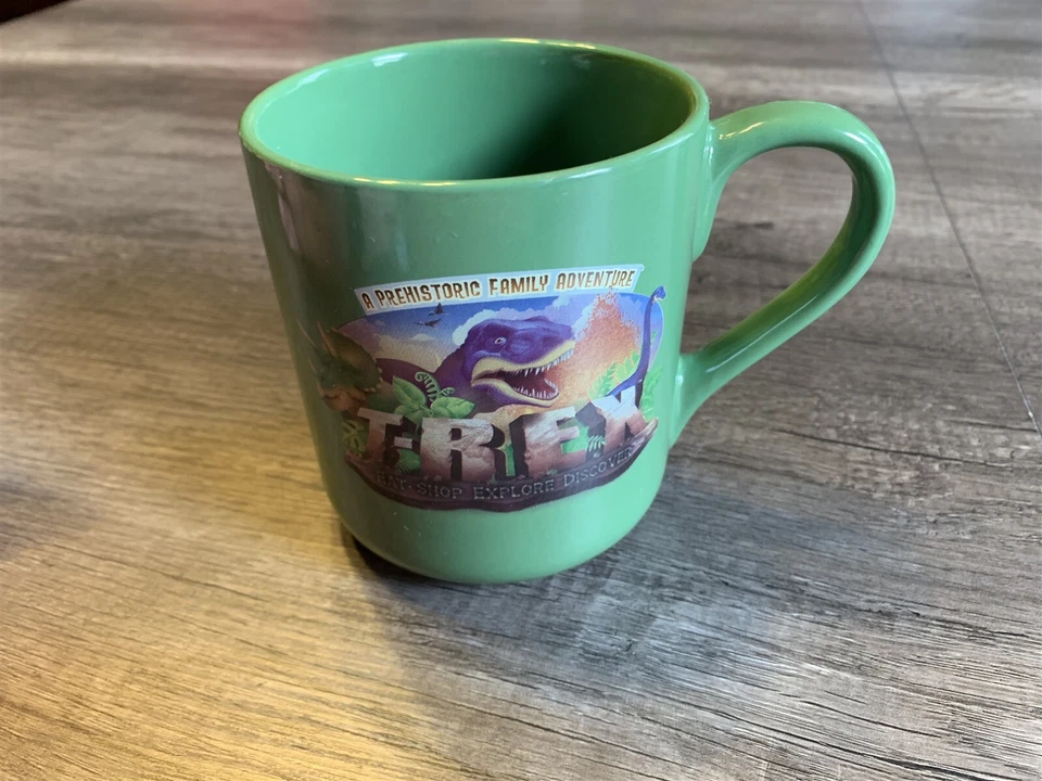 Taza de café T-Rex Restaurant A Prehistoric Family Adventure verde dinosaurio Foto 3 de 4