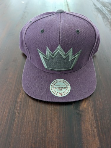 Mitchell & Ness 2Tone Basic Sacramento Kings Snapback - Purple/Grey –  Capanova