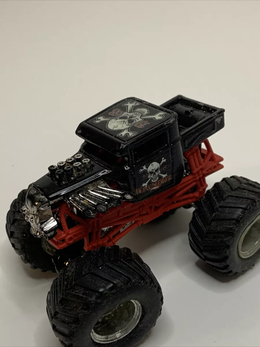 Hot Wheels Monster Trucks BONE SHAKER 1:64 Scale Vehicle