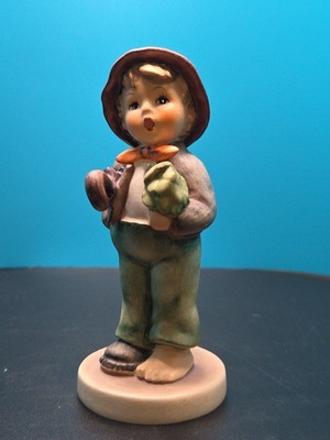 Vintage Hummel Goebel TMK 6 - Lost Stocking HUM 374 5''