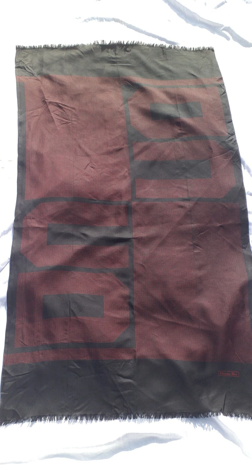 Christian Dior bordure noire avec motif chevrons 50x28 pouces