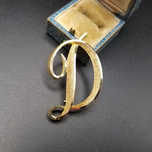 MAMSELLE Initial Letter D Large Vintage Brooch Gold Tone Retro Costume Jewelry
