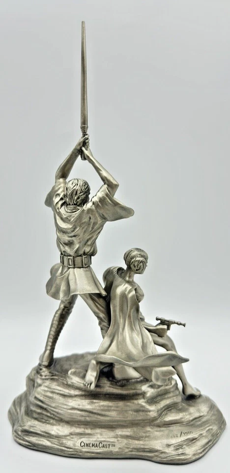 Estatua vintage de Luke Skywalker y Leia Pewter 1995 de Star Wars Cinemacast Foto 4 de 4