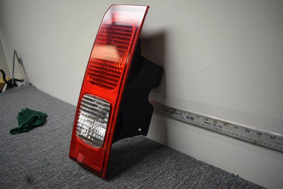 2006-2010 HUMMER H3 ЛЕВАЯ СТОРОНА ЗАДНИЙ ФОНАРЬ ЗАВОДСКОЙ OEM - Изображение 3 из 4