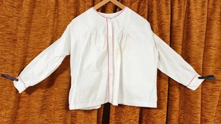 P1) ancien chemisier brodé ;50cm Haut;55 cm ai/ai;