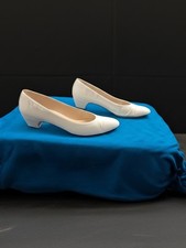 VTG 70s Salvatore Ferragamo Acerba Ivory Leather Low Block Heel Pump 6.5 AAA