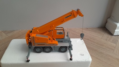 Conrad Liebherr LTC1050 Mobile Crane 1:50 Scale Diecast Model - Picture 5 of 12