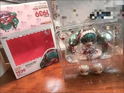 Hatsune Miku 15th Anniversary Nendoroid #1939 - Strawberry Cake