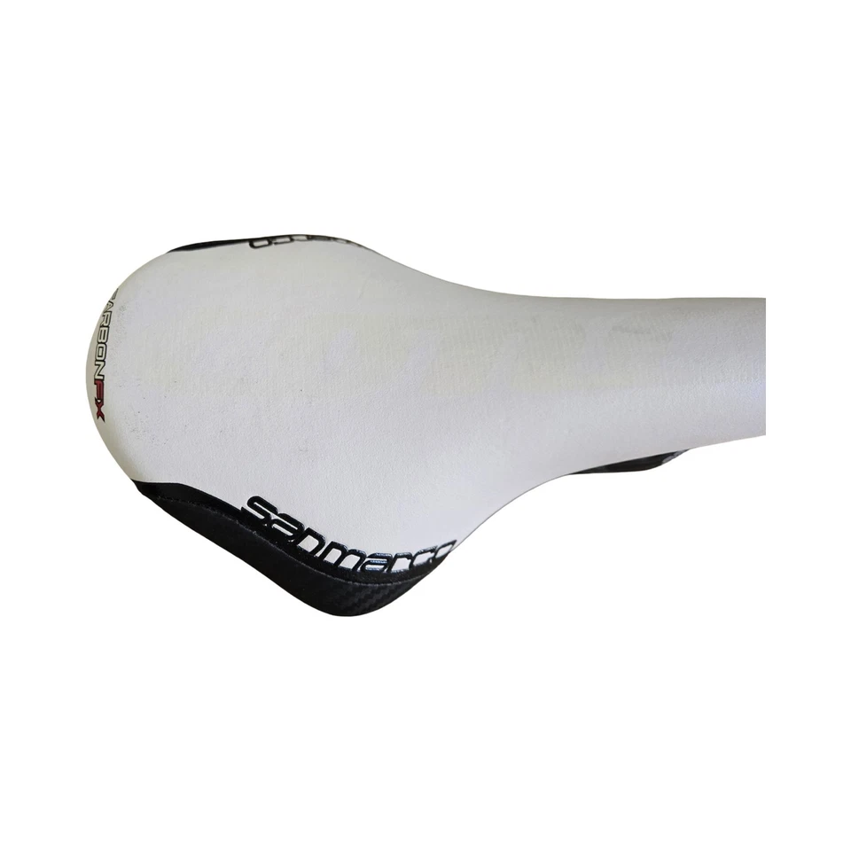 Selim trilho carbono branco marcado San Marco Concor carbono FX NOS - Imagem 4 de 4