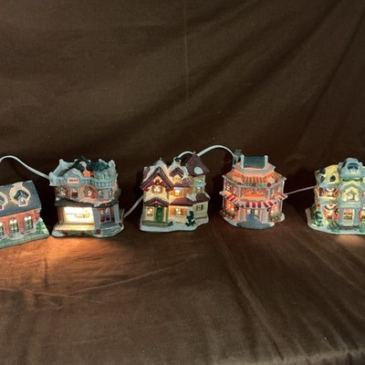Cobblestone Corners 2004 Set of 5   Vintage Lighted Christmas Houses S2