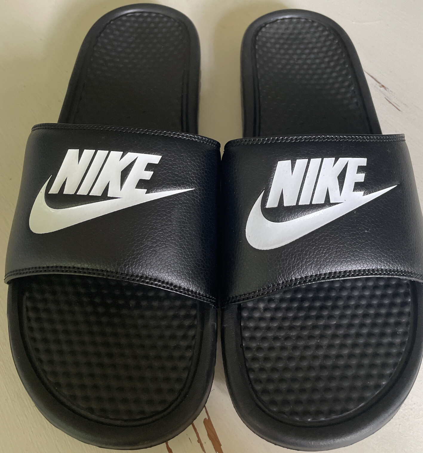 nike benassi white black