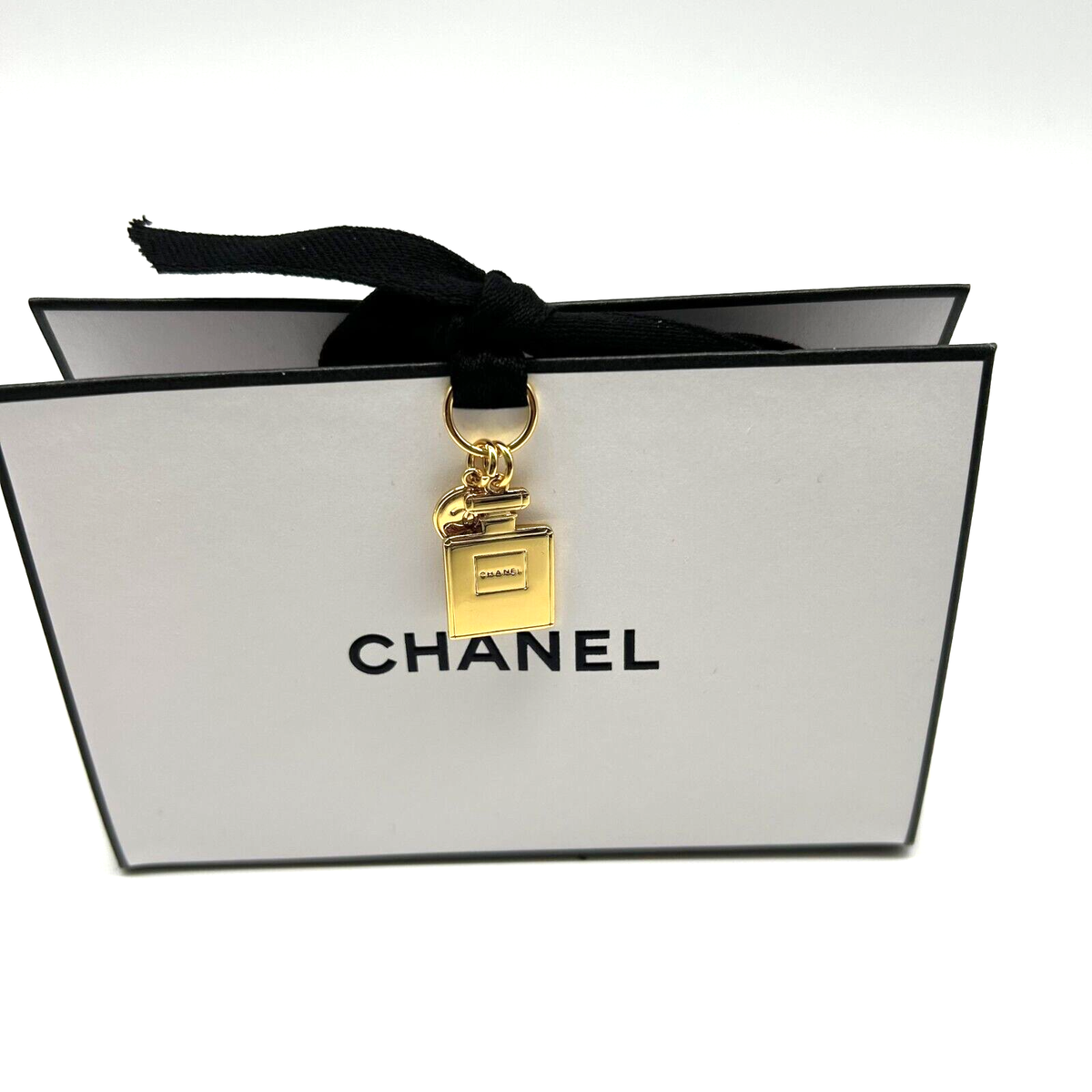 シャネル 2024 VIPクリスマスギフト ミニバッグ CHANEL Charm Vip Gift 2024 Limited Edition Set of 8 and 2