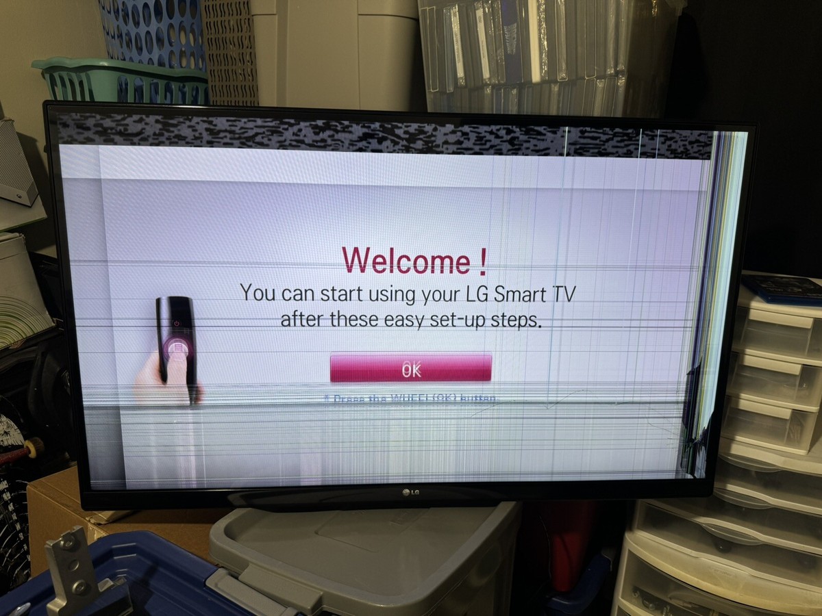 LG 47 INCH 3D 1080P SMART TV (DAMAGED) (SCREEN CRACKED LG 47 INCH 3D 1080P SMART TV (DAMAGED) (SCREEN CRACKED