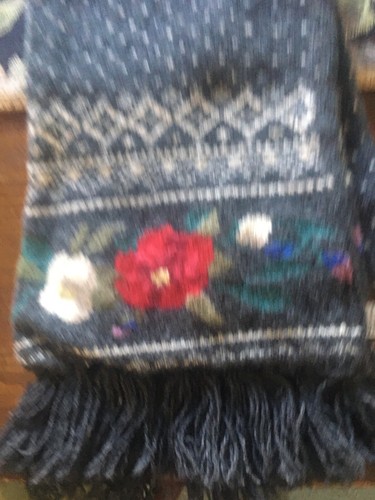 Talbots 100% New THICK Wool Scarf - GRAY WITH GORGEOUS FLOWERS -10 X 50" - Picture 2 of 6