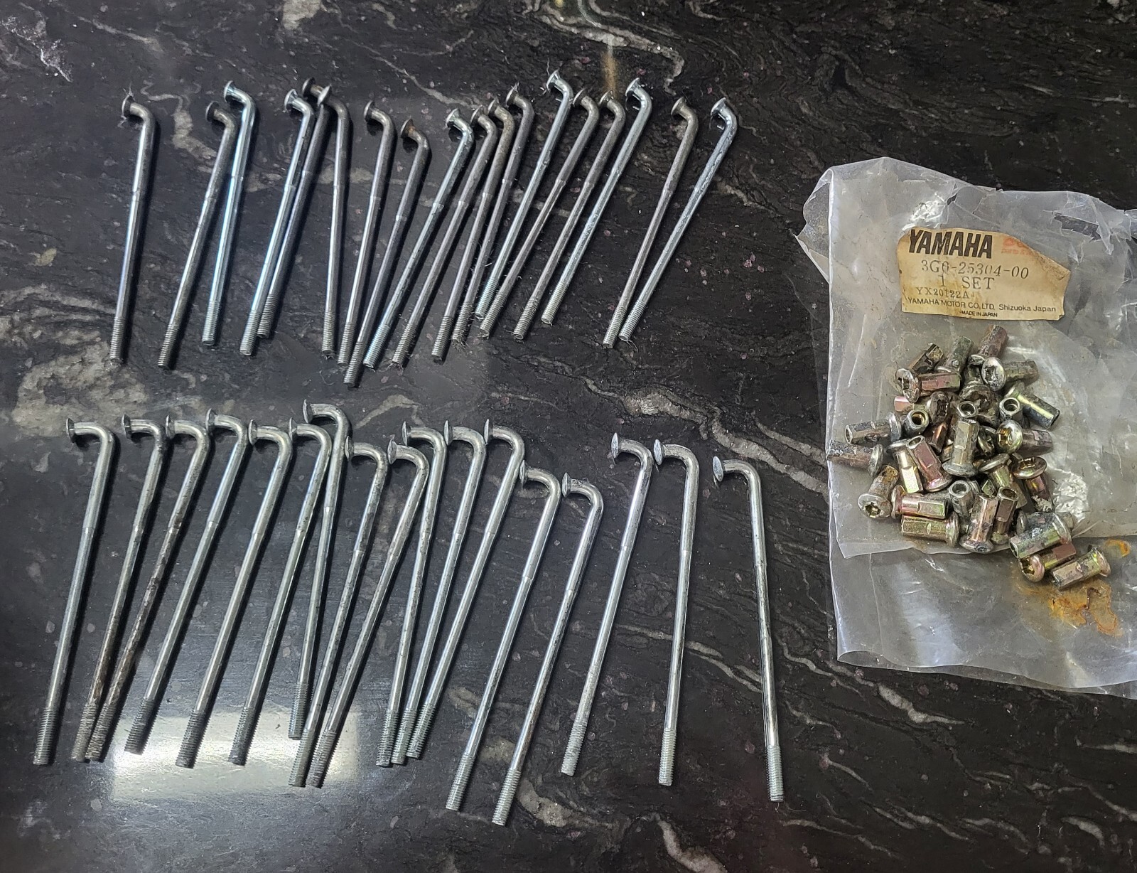 NOS OEM YAMAHA REAR WHEEL SPOKE SET 36 NIPPLES 35 SPOKES XS650 3G0