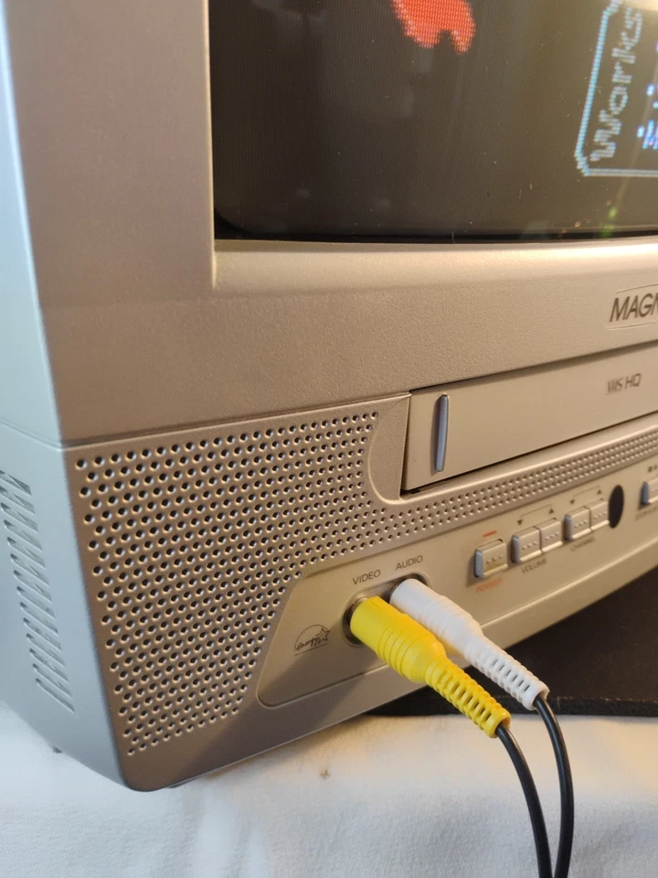 🔥Magnavox 13” Television TV/VCR Combo Retro Gaming TV W Remote VCR Not Working  - Image 4 of 4