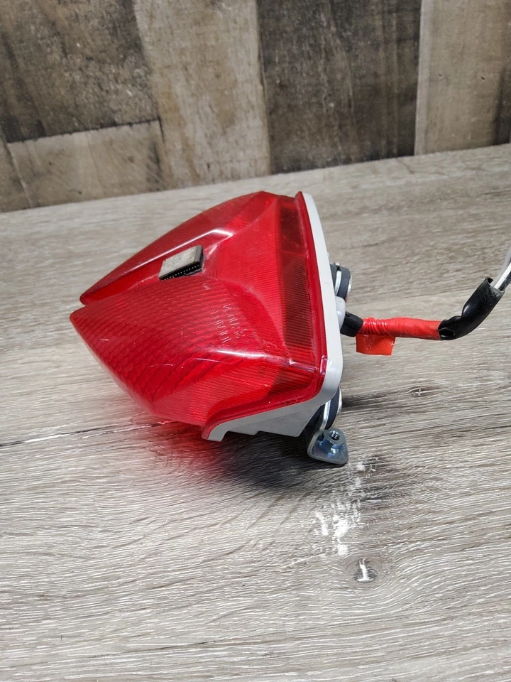 2022 22 11-26 Suzuki GSX-R600 GSXR 600 Rear Back Taillight Brake Light DL-693 - Image 3 of 4