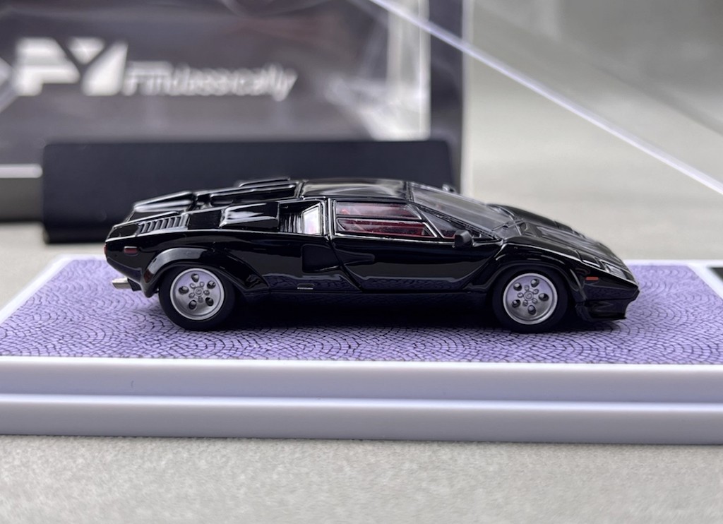 Modèle Réduit 1:64 Lamborghini Countach LP5000 QV – Noire, Métal Diecast – Neuve – Édition 2023