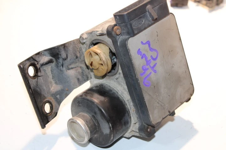 Actuador de crucero Lincoln Town Car 1996-1998 OEM F13 Foto 2 de 4