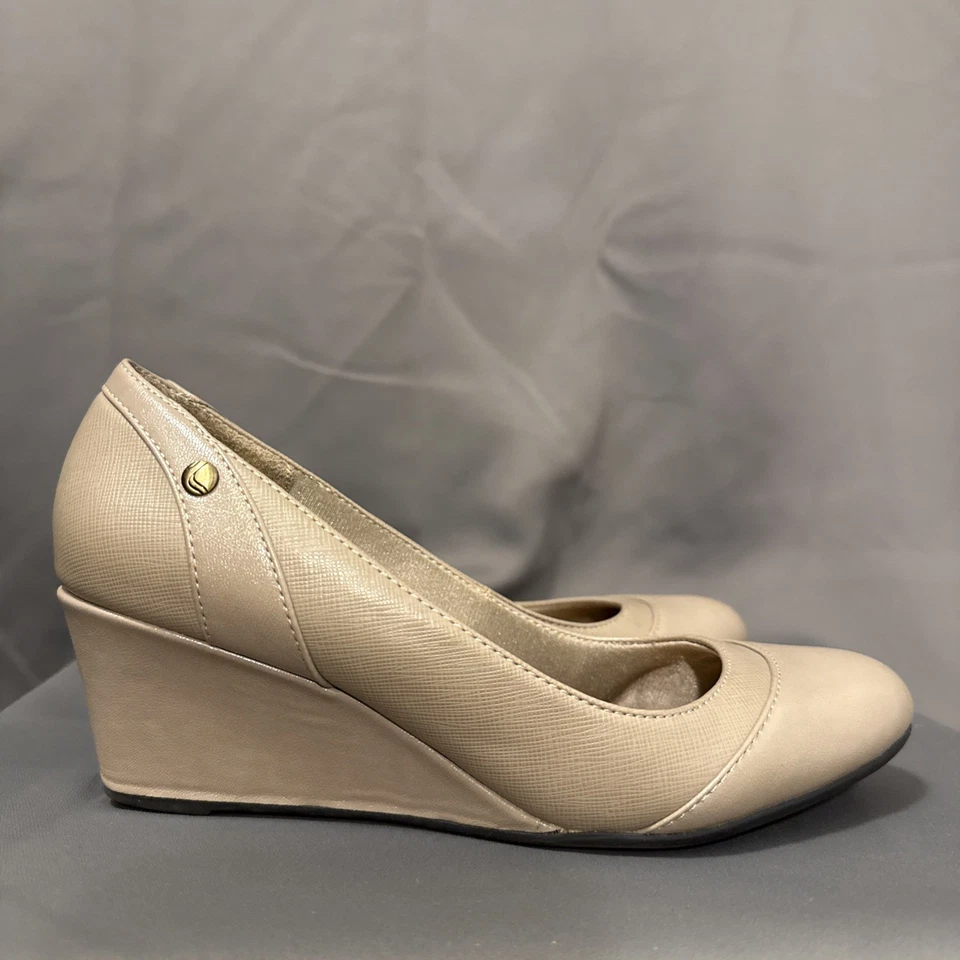 LifeStride Women's Nude Wedge Pumps Soft System Support Size 7.5 US - Image 4 of 4