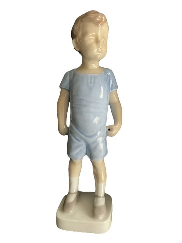 Bing & Grondahl Baseball Player Figurine #1617 Mint Denmark 8” tall Light Blue