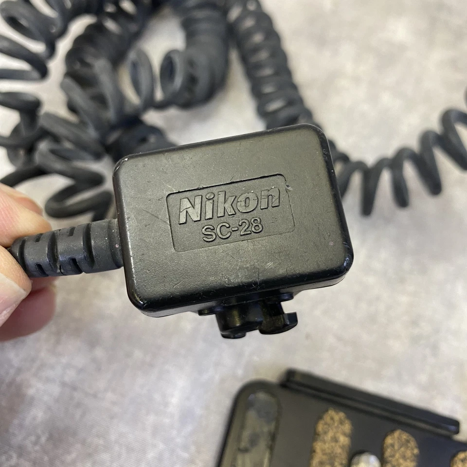 Custom Brackets CB Junior Flash Rotating Bracket Kit With Removable Nikon Cord - Image 3 of 4