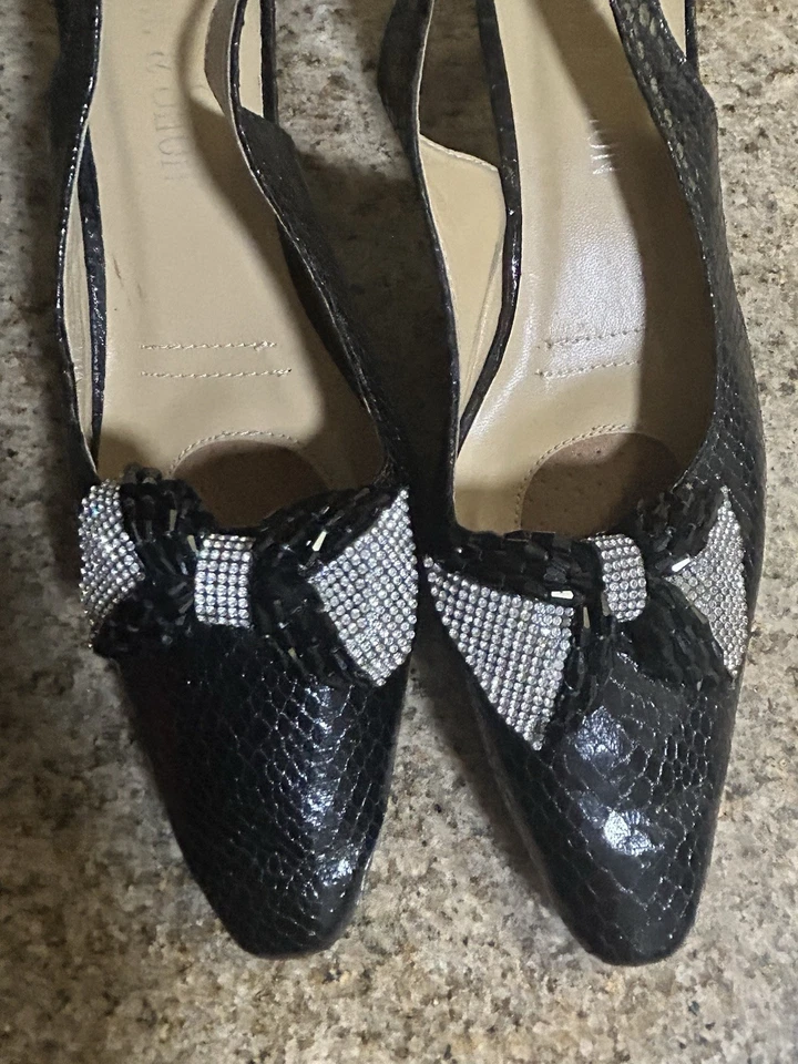 Tacones de gatito Whittall & Shon adornados con lazo negro plateado talla 12 Foto 4 de 4