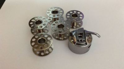 Spulenkapsel + 5 Spulen aus Metall für Singer Nähmaschinen Brilliance 6180, 6280