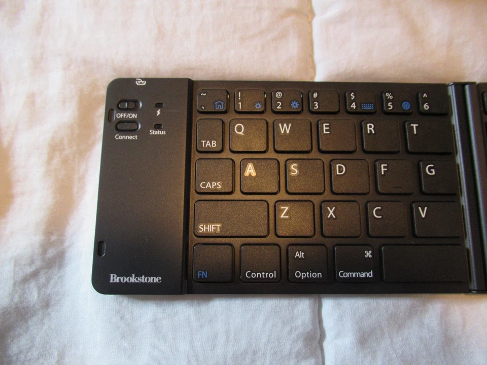 Brookstone Keyboard Bluetooth Wireless Folding Black - excellent condition - Image 4 of 4