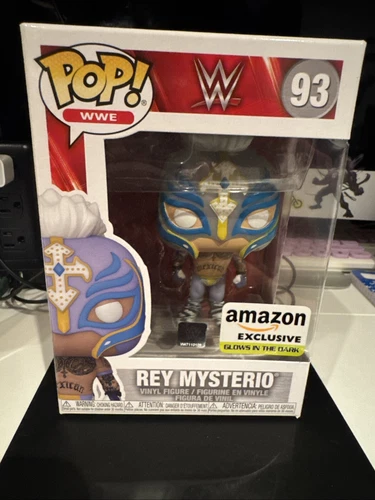 FUNKO POP ! REY MYSTERIO 93 AMAZON EXCLUSIVE GLOWS IN THE DARK W/protector