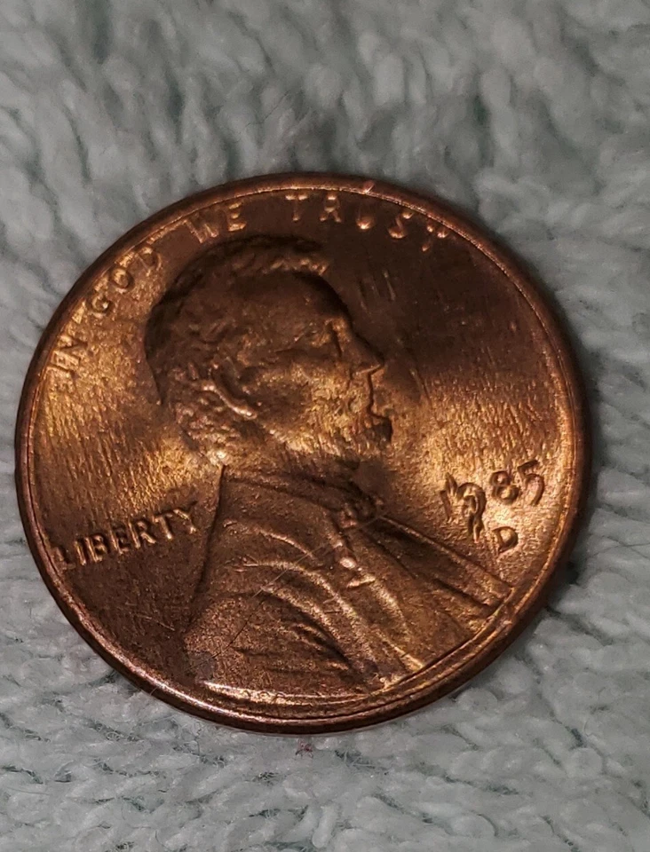 1985 Lincoln Cent date Error letters in background  - Image 2 of 4