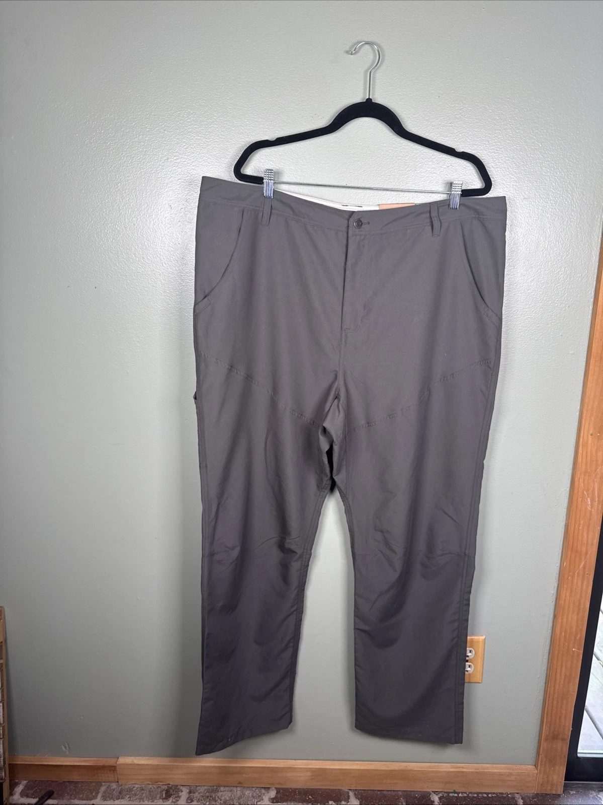 NEW - Magellan Outdoors Lightweight Dark Gray Hiking Pants Men’s Sz 42 x 32 NWT
