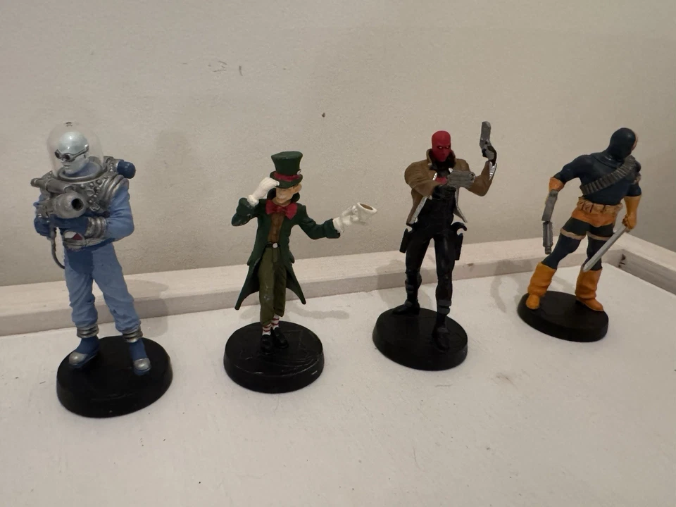 🔥 Lote de figuras DC - Sombrerero Loco, Sr. Freeze, Deadshot, Red Hood - OBO🔥 Foto 2 de 4