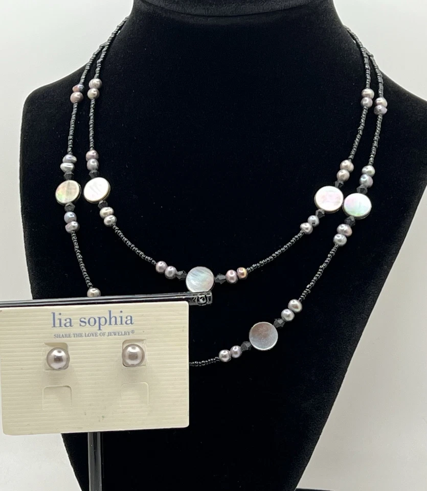 Collar de perlas de agua dulce y fregona "DAYBREAK" de Lia Sophia y nuevos pendientes de perlas de imitación Foto 2 de 4