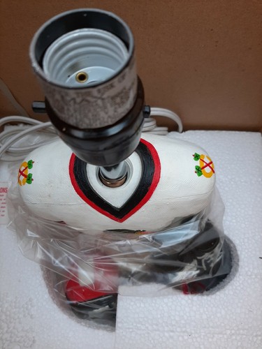 Licensed Chicago Black Hawks Vintage Sportcast NHL Pro-Collector Series Lamp - Picture 4 of 8